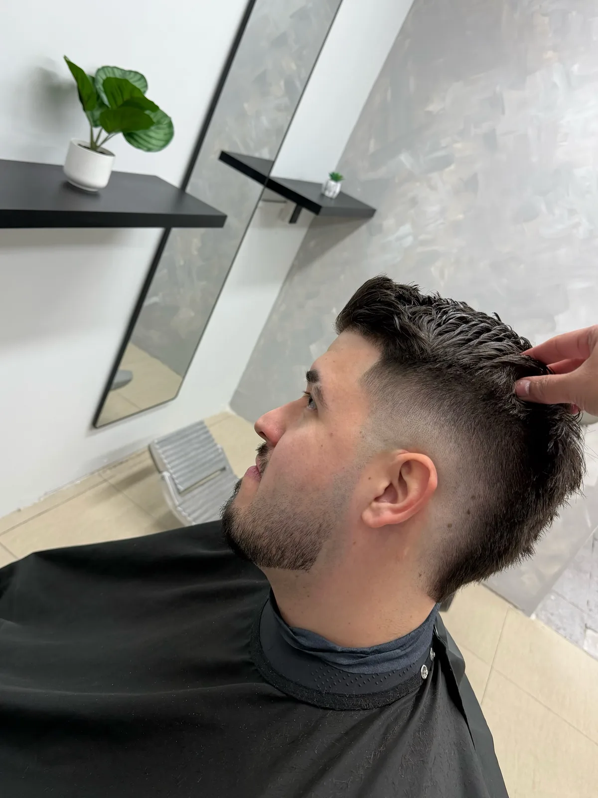 Demostración práctica de técnicas de barbería